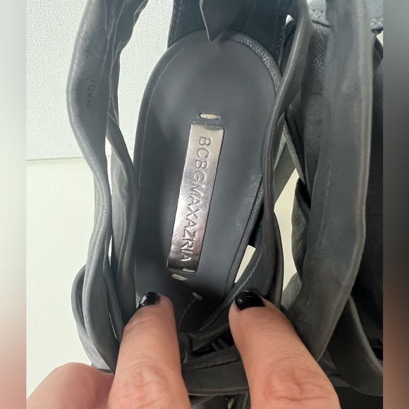 NEW!! BCBGMAXAZRIA Strappy Knotted Leather High Heels 4” plus Sz 7.5 - Picture 7 of 10